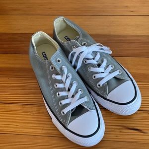 NWT converse all stars camo green